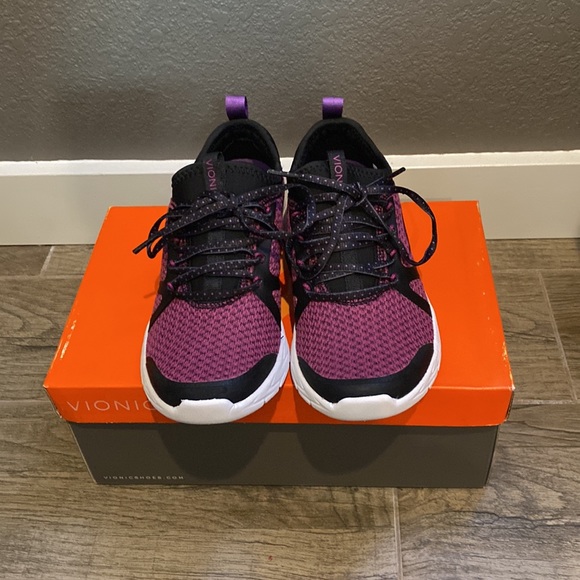 NIB - Cute purple athletic/walking shoes - size 5 - Picture 2 of 9